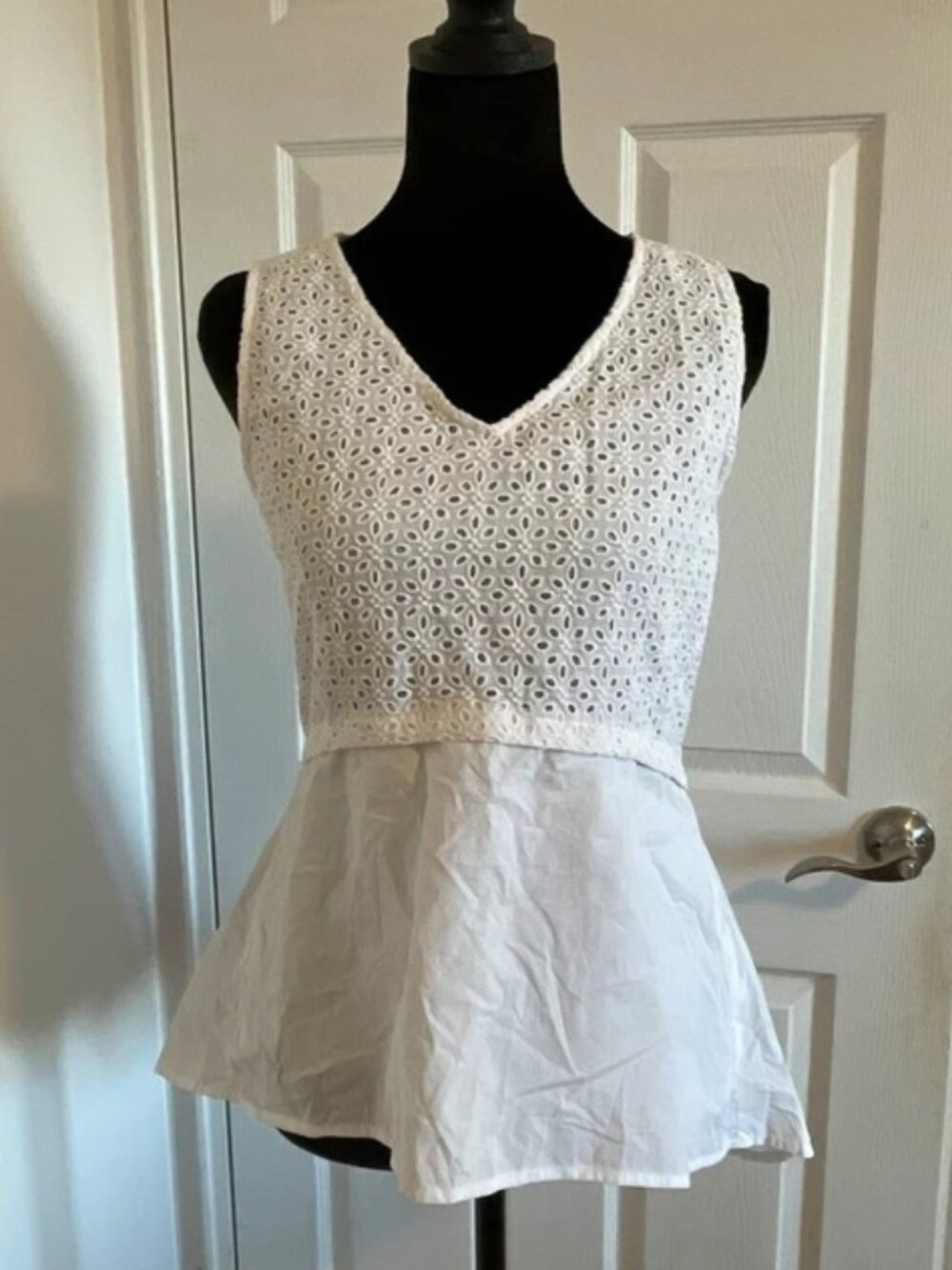 Anthropologie HD in Paris Women’s White Eyelet Longline Sleeveless Top XS NWT